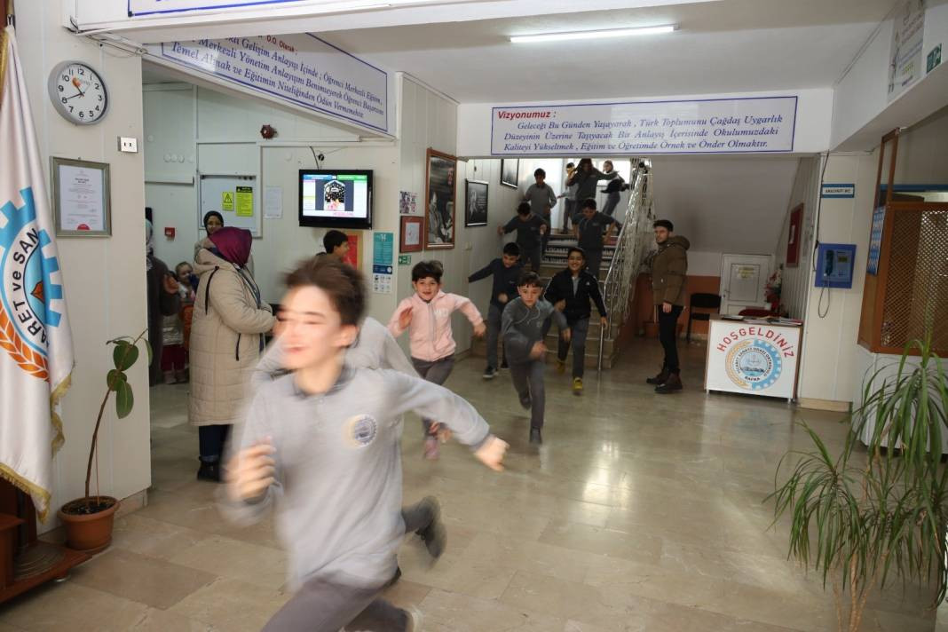 Bafra Ticaret Sanayi Odası Ortaokulu'nda nefes kesen yangın tatbikatı - Resim: 5